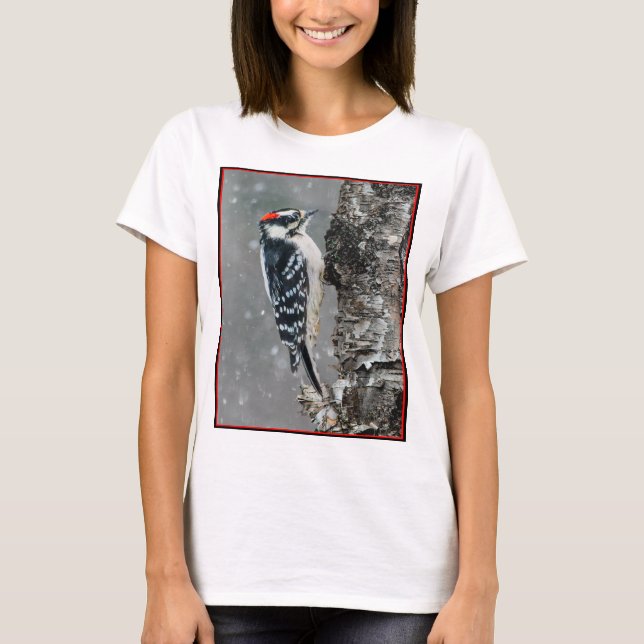 Downy Woodpecker i Snö - Originalfotografi T Shirt (Framsida)