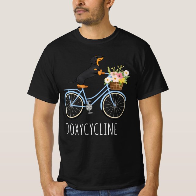Doxycycline Pharmacy Pun , Dachshund on Bicycle, P T Shirt (Framsida)