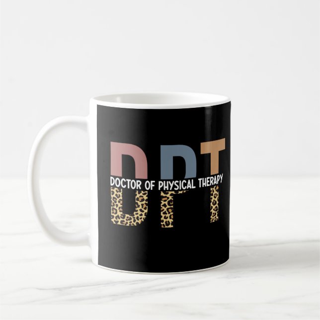 DPT Doktor of PhysiTherapy Cheetah Typography Kaffemugg (Vänster)