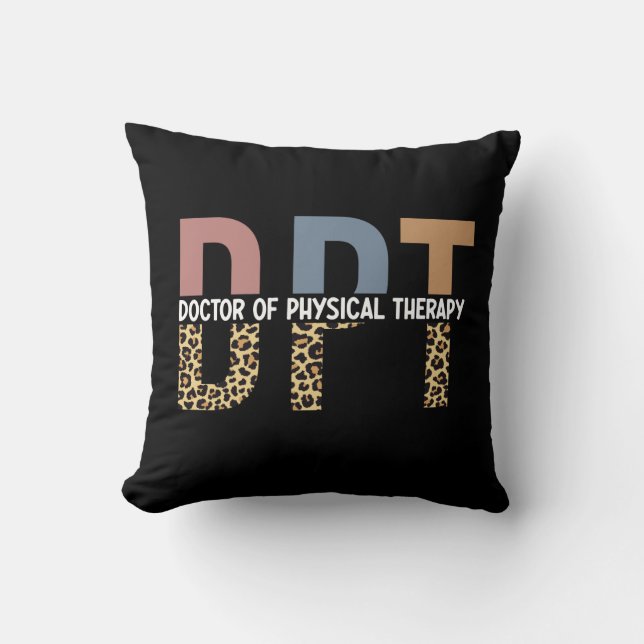 DPT Doktor of PhysiTherapy Cheetah Typography Kudde (Framsida)