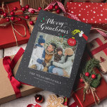 Dr Seuss | God Grinchmas-julkort för familjen<br><div class="desc">Fira Helgdagarna med The Grinch i år! Den här ritbordsdesignen innehåller texten "Merry Grinchmas" och den iconic Grinch hand. Anpassa genom att lägga till foto och namn i din favoritfamilj.</div>