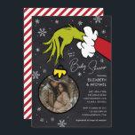 Dr Seuss | Grinch Chalkboard Baby Shower Inbjudningar<br><div class="desc">Grattis till din lilla annons med våra beundransvärda barnduschinbjudningar! Dessa charmerande inbjudningar har en liten bakgrund i kretskartong, försedd med delikat snöflingor, som på ett perfekt sätt fångar upp festiv anda. Den eländiga Grinch-handen, som håller ett prydnadsföremål, ger en lekfull beröring och skapar dessa inbjudningar helt unika. Anpassa prydnaden med...</div>