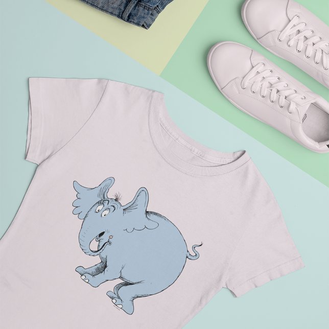 Dr. Seuss | Horton hör en Vem! T Shirt (Shirt next to shoes and pants)
