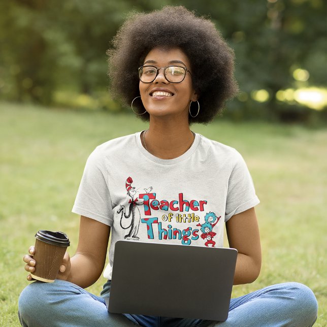 Dr Seuss | Lärare i lilla Sak T Shirt (Person wearing t-shirt)