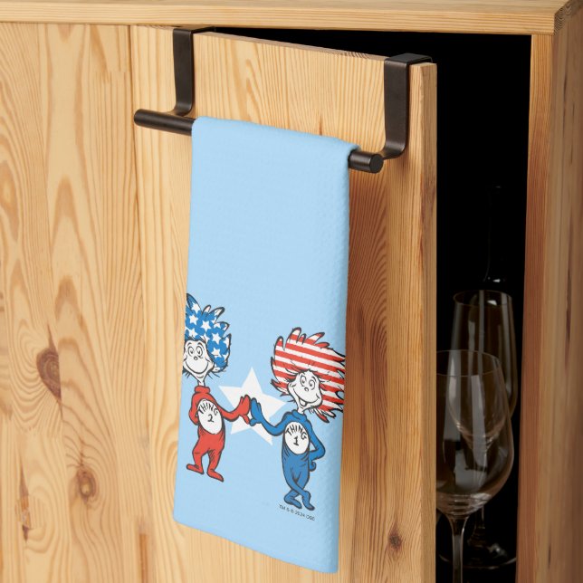 Dr. Seuss | Sak Ett Sak Två Patriotisk Grafik Kökshandduk (Thirds Fold)