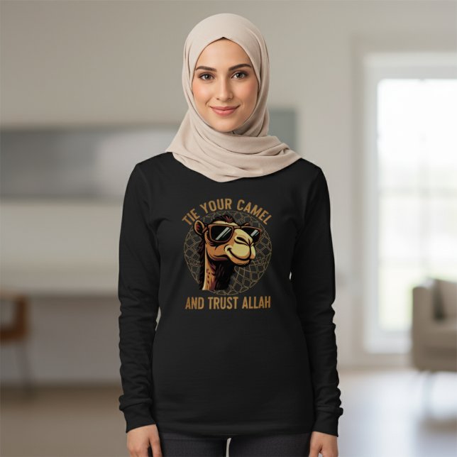 Dra åt kameran och lita på Allah T Shirt (Skapare uppladdad)
