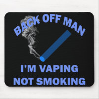 DRA TILLBAKA AV MAN mig förmiddagen VAPING som