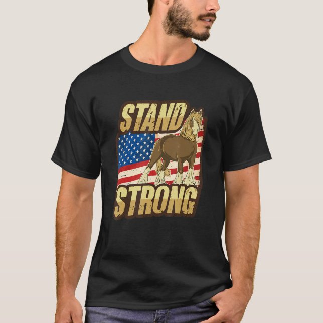 Draft Horse Meme With American Flag Design T Shirt (Framsida)