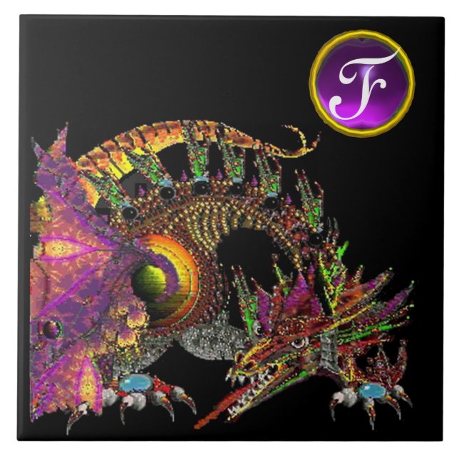 DRAGO,FANTASY DRAGON,LILA GEMSTONE MONOGRAM KAKELPLATTA (Framsidan)
