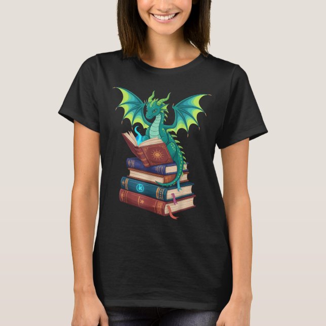 Dragon Reading Books Fantasy Lovers Mythical Creat T Shirt (Framsida)