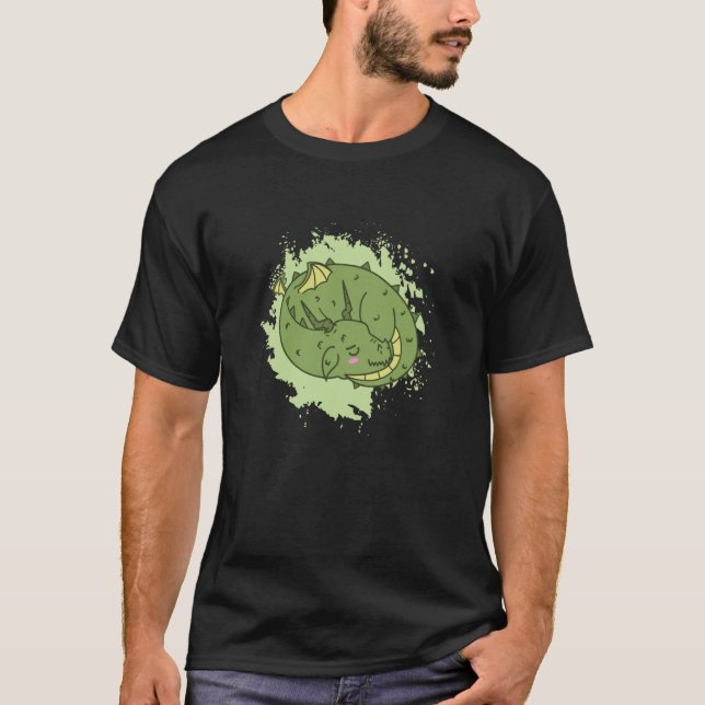Dragon sleeping cute Fantasy Animal T Shirt (Framsida)