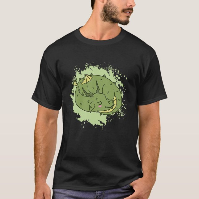 Dragon sleeping cute Fantasy Animal T Shirt (Framsida)