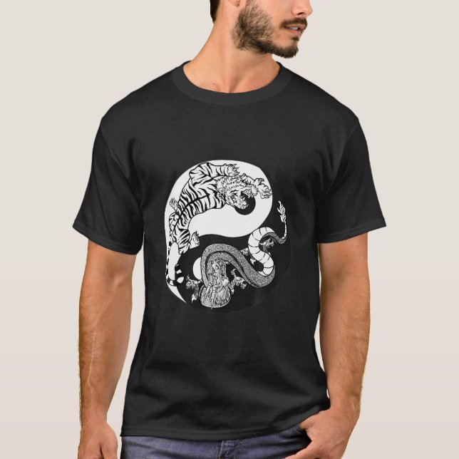 Dragon Tiger Yin Yang Balance Taoism Chinese Philo T Shirt (Framsida)