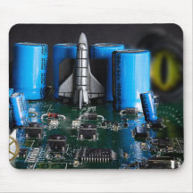 Dragon vaktar uppskjutningen av rymdfärjan