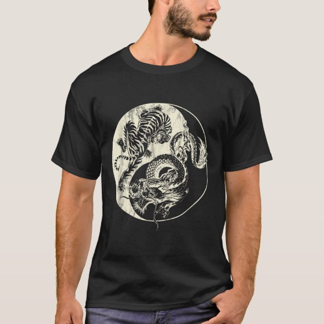 Dragon Vs Tiger Tattoo! Yin och Yang Beast Fight T Shirt (Framsida)