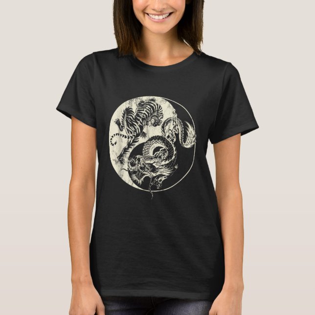 Dragon Vs Tiger Tattoo! Yin och Yang Beast Fight T Shirt (Framsida)