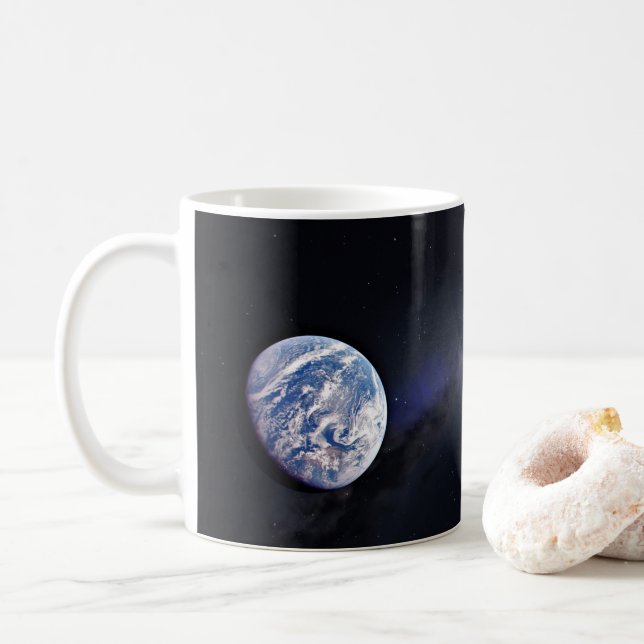 Dragon Xl-rymdfarkoster med planetjord i Avstånd Kaffemugg (Med munk)
