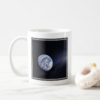 Dragon Xl-rymdfarkoster med planetjord i Avstånd