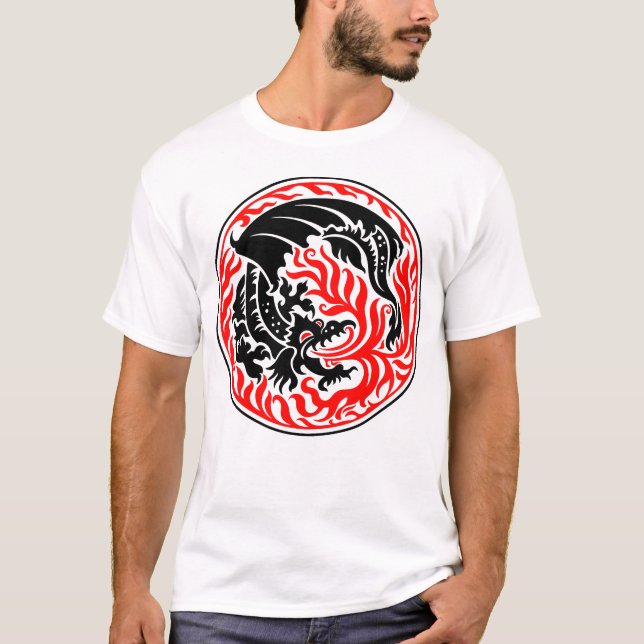 Dragoncirkel - Svart med röd eld T Shirt (Framsida)