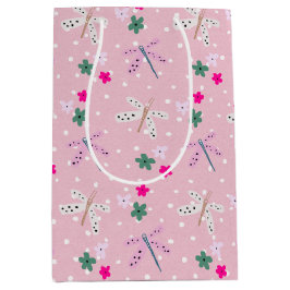 Dragonflugor och blommor på Polka dots