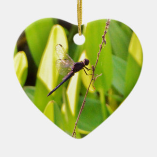 Dragonfly Blue och svart på gräs. Julgransprydnad Keramik