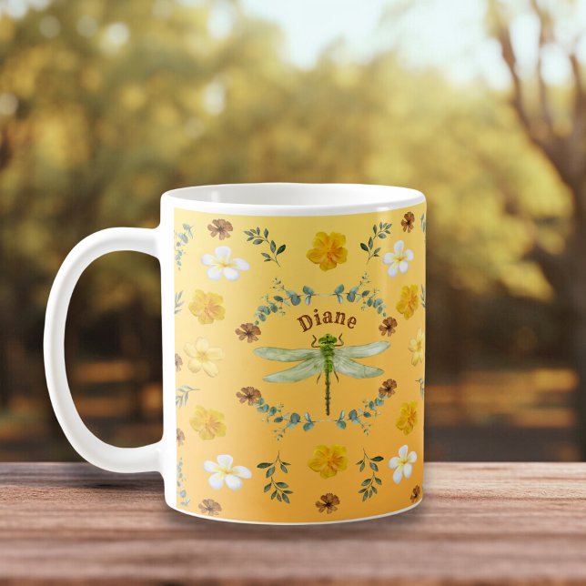Dragonfly i Guld, Grönt, Gula blommor Kaffemugg (Skapare uppladdad)