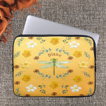 Dragonfly i Guld med Namn<br><div class="desc">Dragonfly i Guld Tote Bag. Den här utformningen är en vacker arrangemang av en ljust grönt drakfluga med vit och gula blommor på en gyllene bakgrund. Enkel att redigera med ditt namn i det utrymme som finns. Gör en speciell gåva till alla som älskar drakar eller naturen.</div>