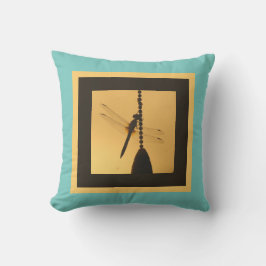 Dragonfly on chain, Silhouette på Guld/Turquise Kudde