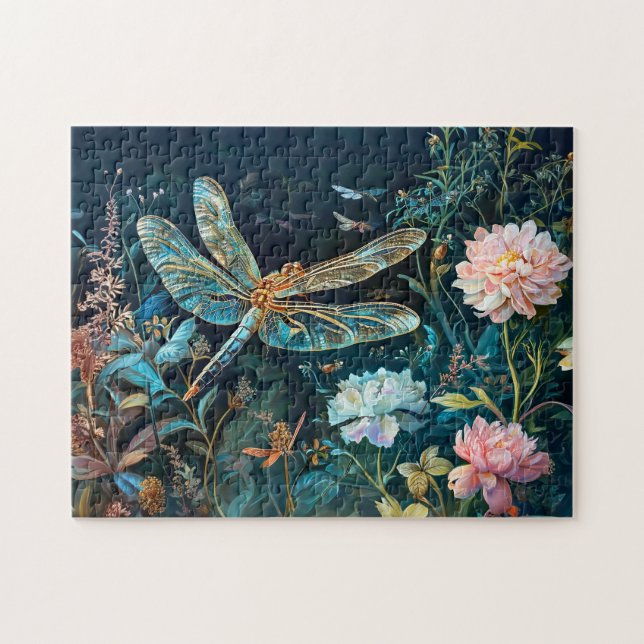 Dragonfly på natten i en Garden med Peonies och Gr Pussel (Horisontell)