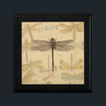 Dragonfly Vintage Antique Classic Nature Smyckeskrin<br><div class="desc">Vintage Dragonfly Antique-bild av en dragonfly - Denna söta lilla dragonfly är en antik bild av en vacker drakfluga,  som är skriven i svart och vitt,  med en bakgrund av mjuka,  färgstarka drakar mot antika pappra.</div>