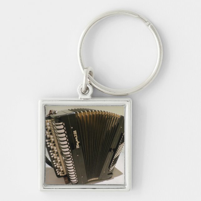 Dragspels- keychain fyrkantig silverfärgad nyckelring (Framsidan)