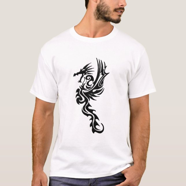 Drakar äger himlen - Svart drak siluett T Shirt (Framsida)