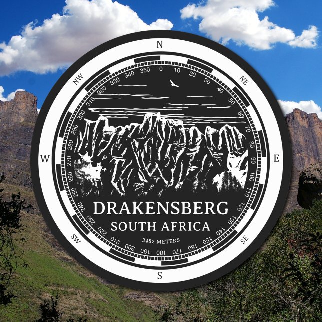 Drakensbergen - södra Afrikan Underlägg Papper Rund (Drakensberg Mountains Coaster in Back with a white compass and mountain illustration)