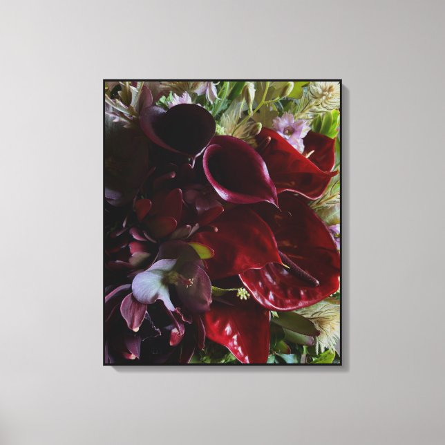 Dramatic Burgundy Floral Canvas (Framsida)