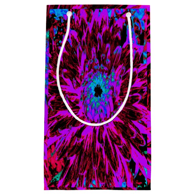 Dramatic Crimson Red, Lila and Black Dahlia (Framsidan)