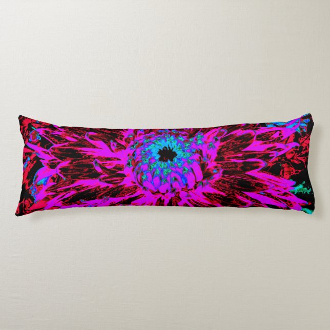 Dramatic Crimson Red, Lila and Black Dahlia Kroppskudde (Framsidan)