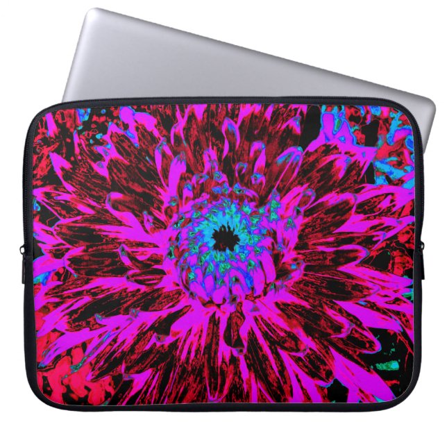 Dramatic Crimson Red, Lila and Black Dahlia Laptop Fodral (Framsidan)