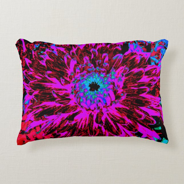 Dramatic Crimson Red, Lila and Black Dahlia Prydnadskudde (Framsidan)