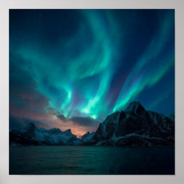 Dramatic Fjord Mountain Silhouettes med Aurora Poster