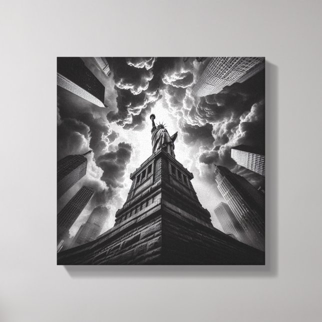 Dramatic Liberty Statue Skyline in Black and White Canvastryck (Framsida)