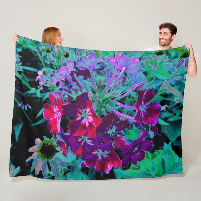 Dramatic Red, Lila and Rosa Garden Flower Fleecefilt (På plats)