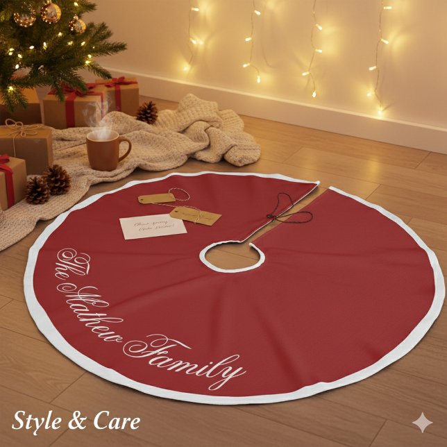 Dramatic Red Personalized Name Holiday Tree Skirt  Julgransmatta Fusklinne (Dramatic Red Personalized Name Holiday Tree Skirt Style)