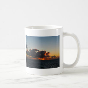 Dramatic Sea Himlar vid Dawn Kaffemugg