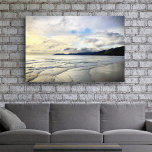 Dramatic Sunset Photo Pismo Beach California Bold Canvastryck<br><div class="desc">Detta dramatiska kust, Pismo Beach, Kalifornien, vidsträckt, pristiskt, sandstrandslandskap, som tas nära solnedgången, exuderar fredlighet och ensamhet. Här hittar du de surfare som väntar på perfekten och de små fåglarna som söker efter sitt kvällssack. Du kan enkelt anpassa den här omslagna arbetsytan och jag erbjuder även anpassning för alla produkter....</div>