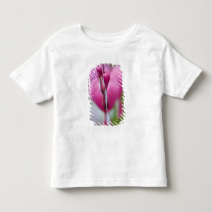 Dramatisk färg och form av blödande hjärta t shirt