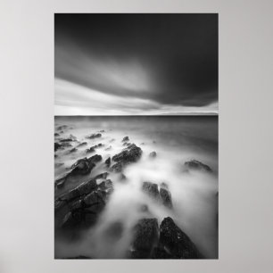 Dramatisk klippt strand poster