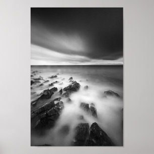Dramatisk klippt strand poster