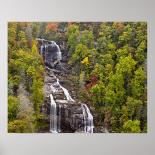 Dramatiska Whitewater Falls på hösten i Poster