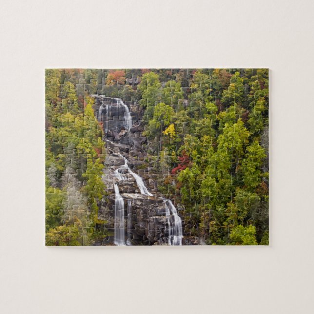 Dramatiska Whitewater Falls på hösten i Pussel (Horisontell)
