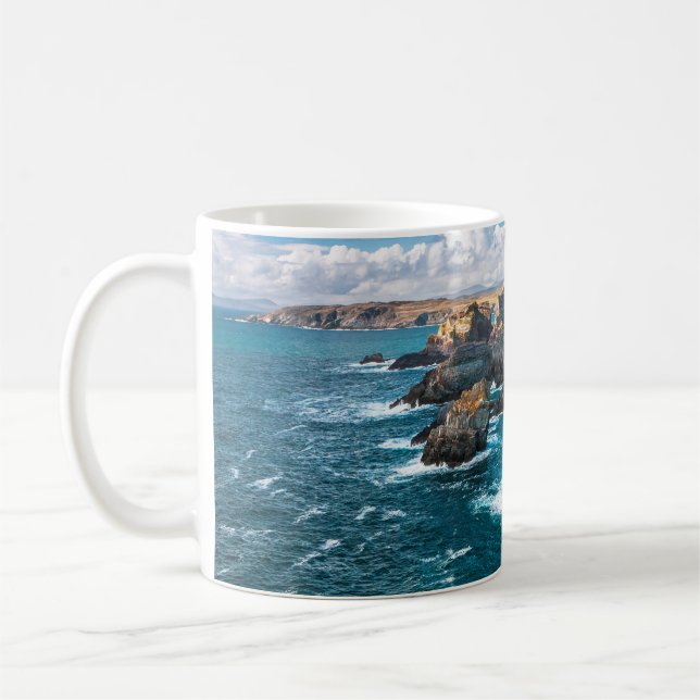Dramatiskt landskap vid Mizen Head vid Atlanten ku Kaffemugg (Vänster)